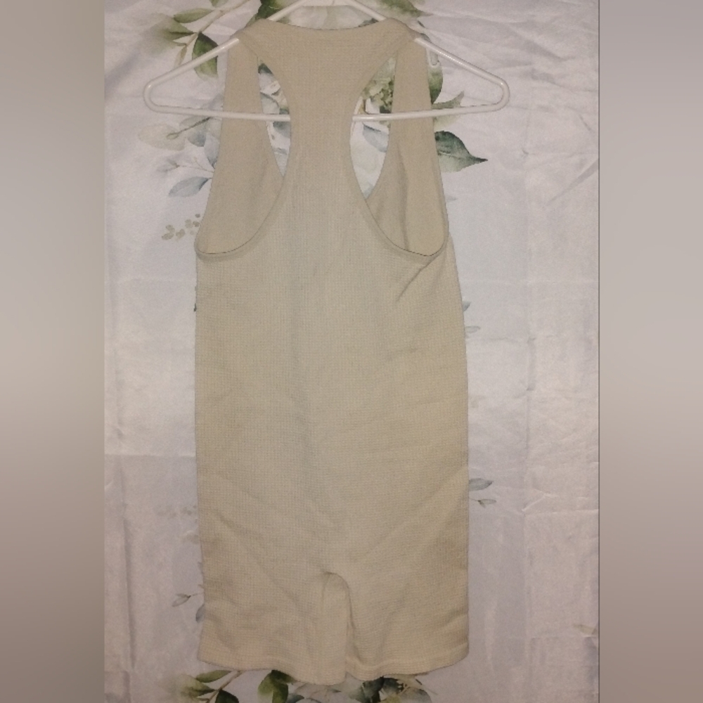 Set Of Two Ribbed Sleeveless Rompers - Picture 5 of 8